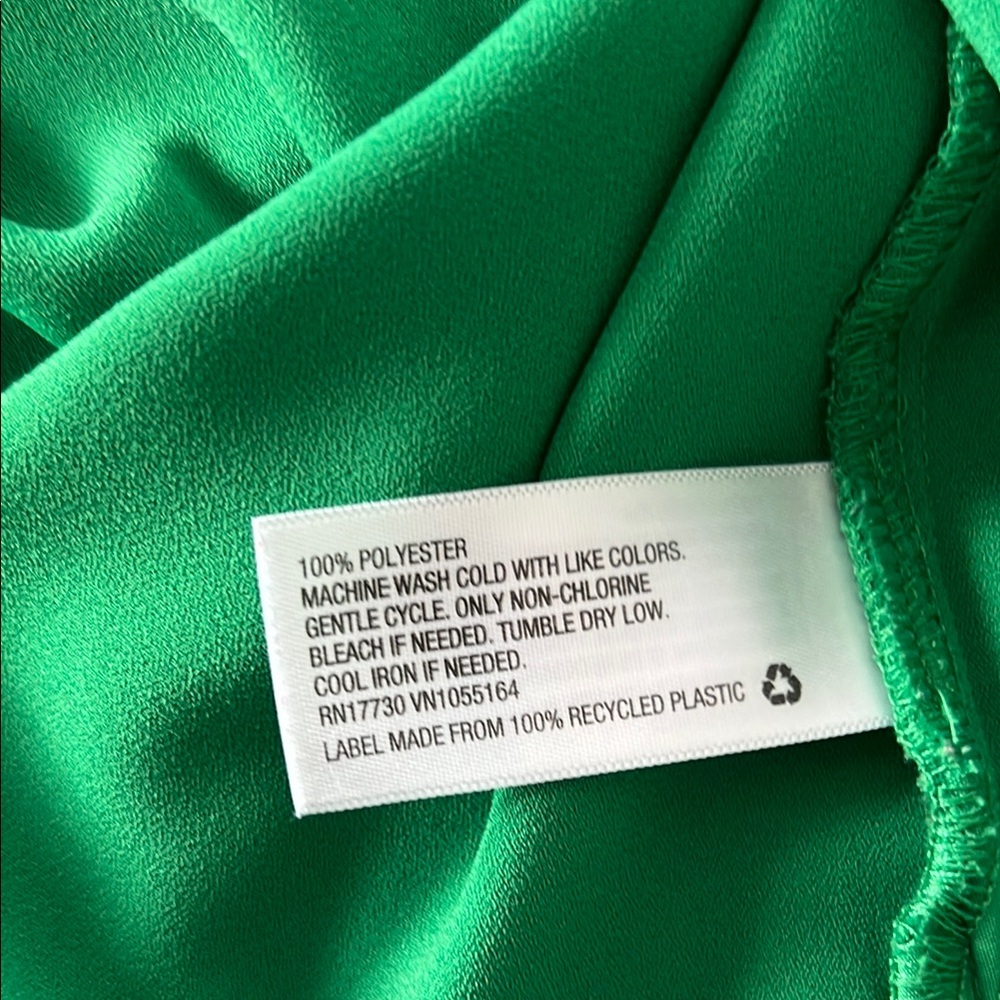 A New Day Vibrant Green V-Neck Top - Picture 8 of 9